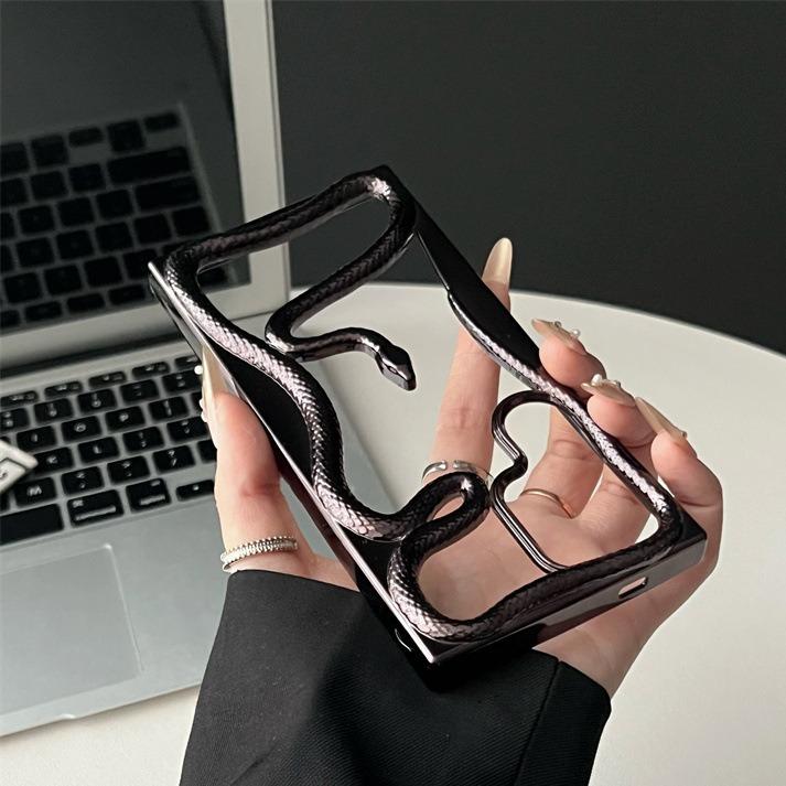 Heat Dissipation Shockproof Snake Pattern Hollow Out Cooling Phone Case For Samsung S25Ultra S24 S23 S22 A15 A16 A26 A36 A54 A55 A56 Soft Full Cover