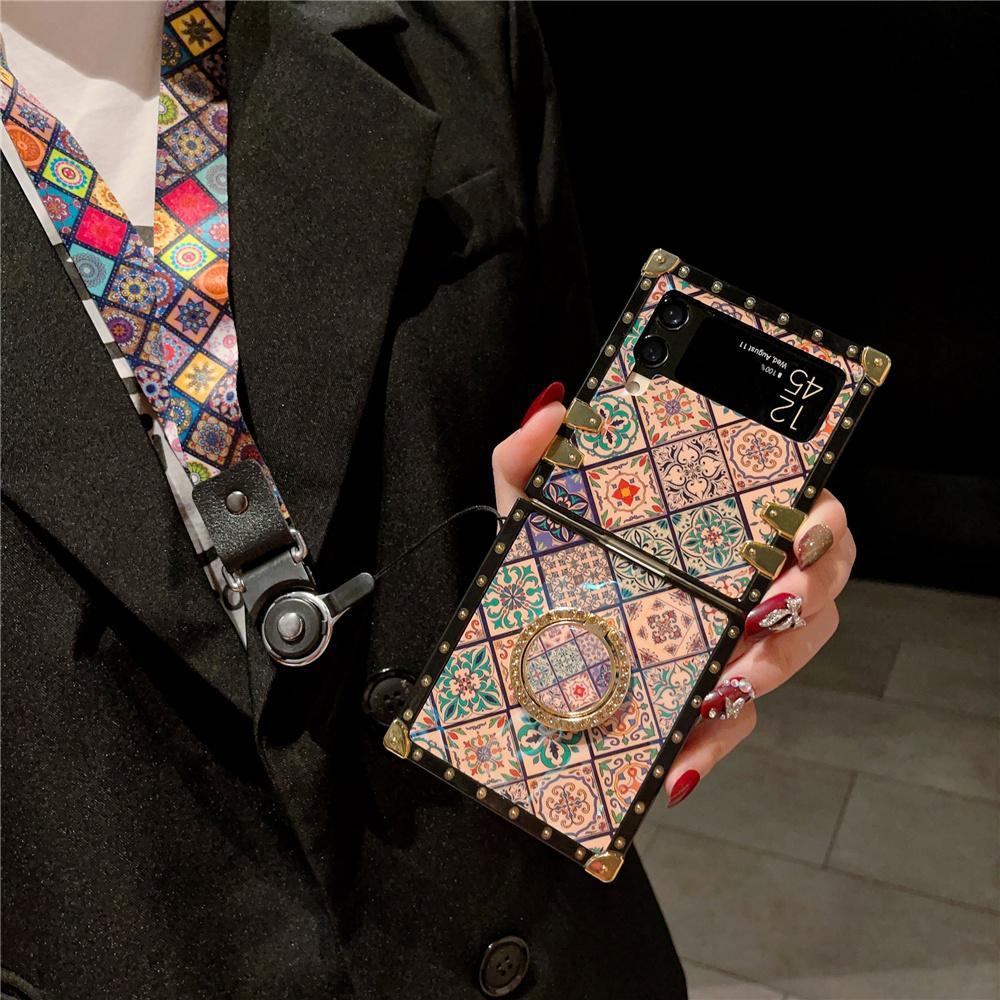 Luxury Glitter Retro Flower Lanyard Cover For Samsung Galaxy Z Flip 5 Fashion bracket Square Case For Samsung Galaxy Z Flip 4 Z Flip 3