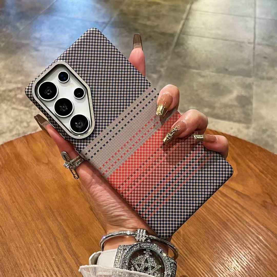 Carbon Fiber Matte Strong Magnetic Camera Hardware Shockproof Phone Case For Samsung S25Ultra S25Plus S25 Support Wireless Charging Hard Full Cover
