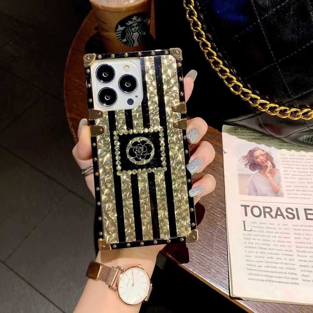 Coque de luxe à paillettes éblouissantes pour iPhone 16ProMax 16 15 14 13 12 11 Plus Pro Max avec support tendance et lanière carrée